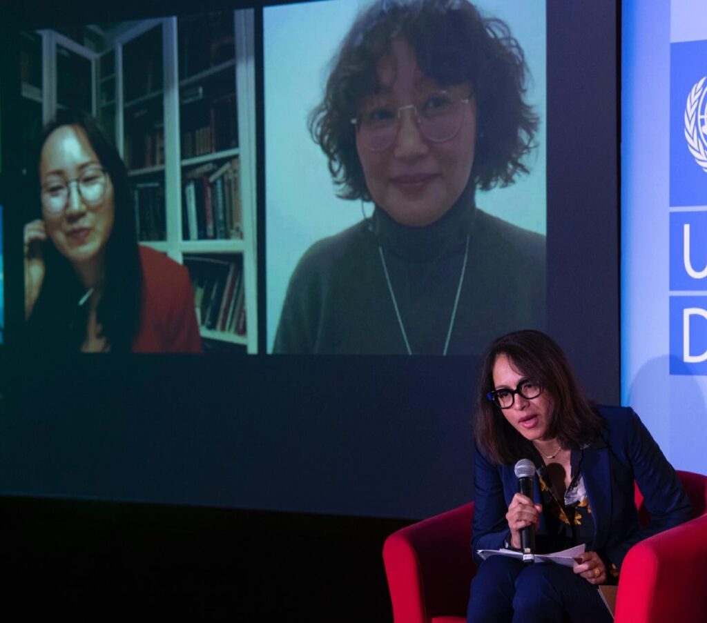 Live hybrid event with stage audience and online participants connected through streaming technology.